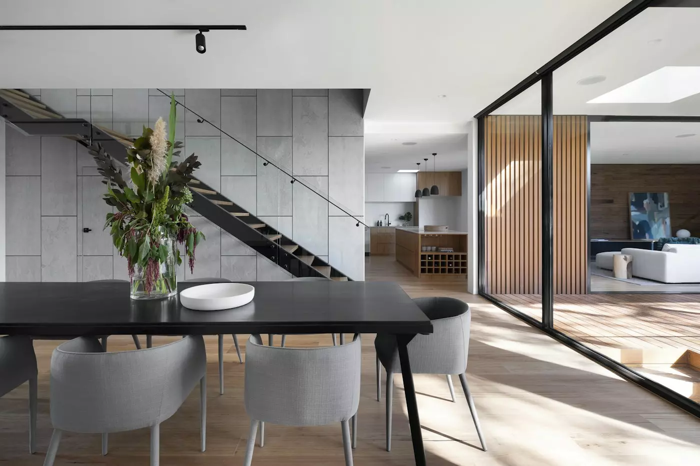 Intérieur lumineux et paisible d'une résidence